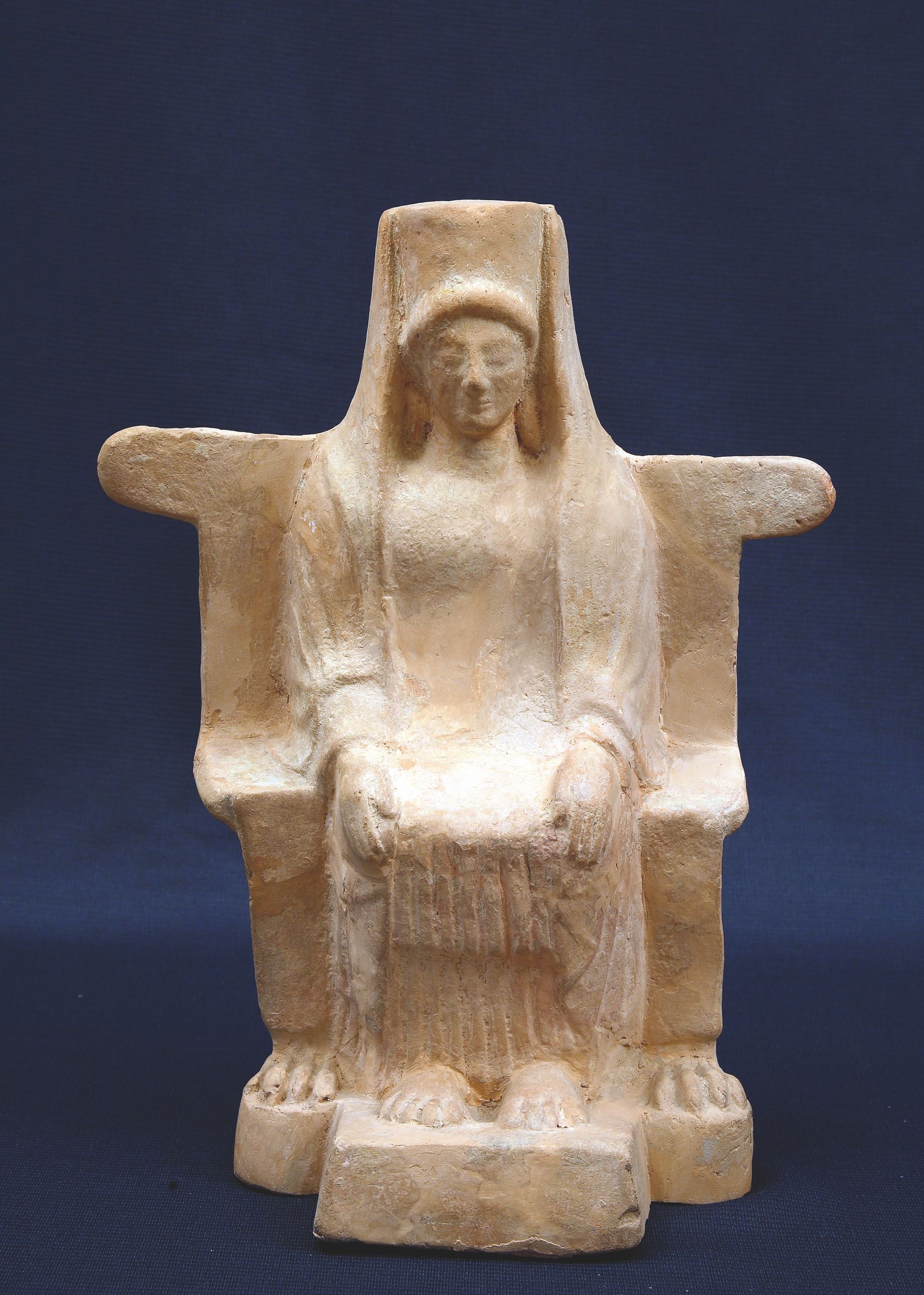 36. Figura femminile in trono. Da Selinunet. V sec.a.C.