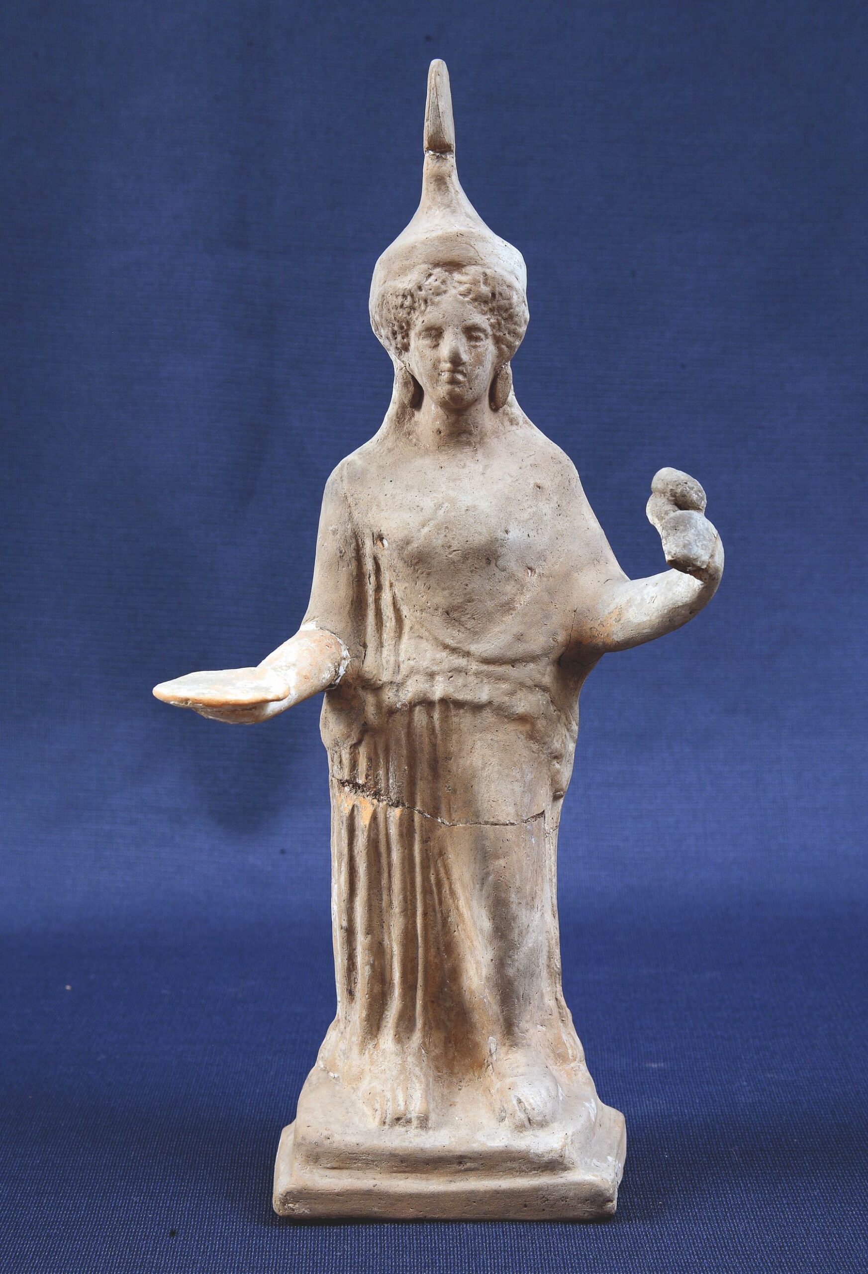 37. Stauina di Athena in terracotta. Fine V sec.a.C.