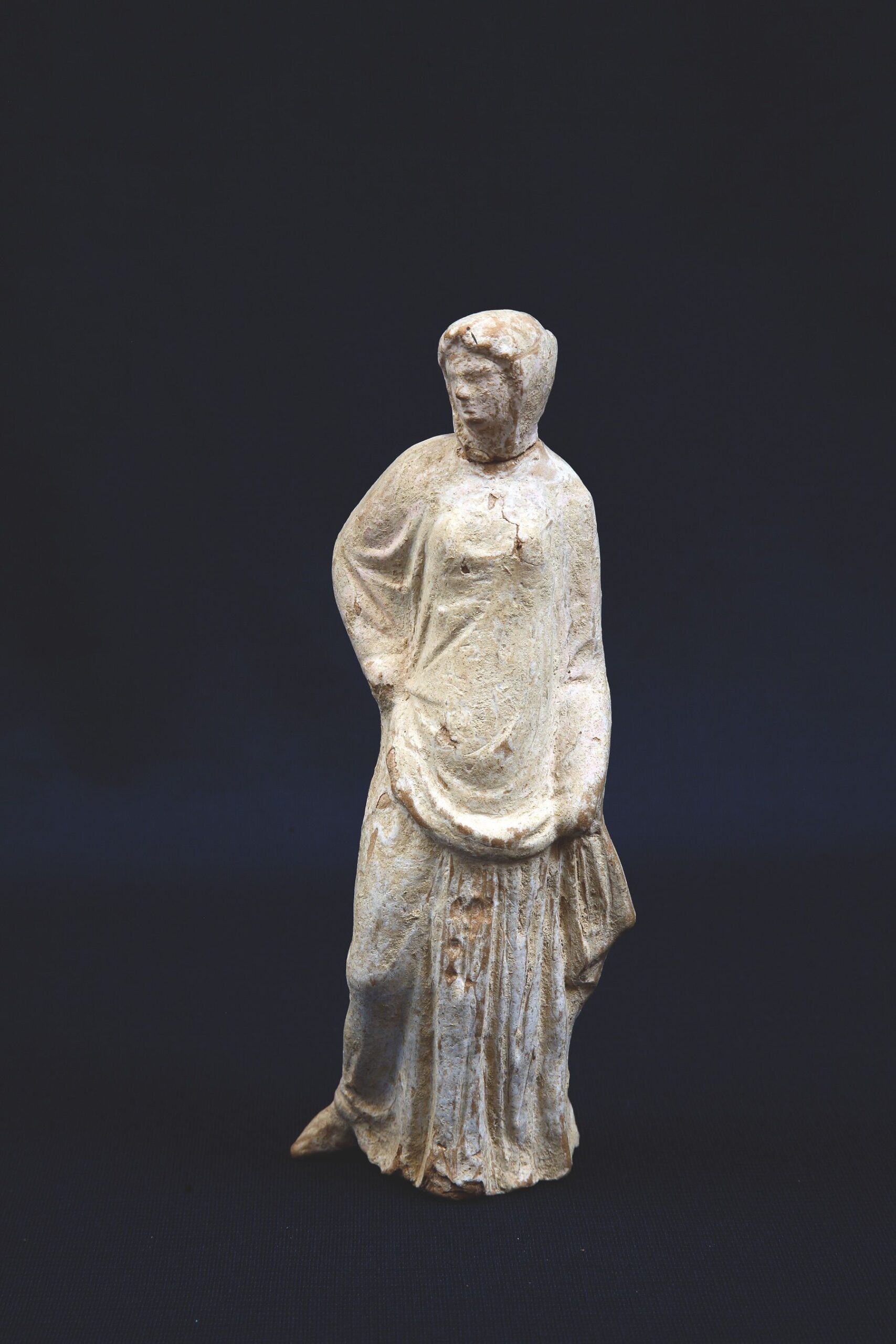 44. Statuetta femminile di terracotta. III sec.a.C.